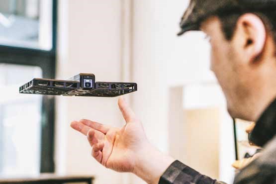 با این پهپاد کوچک سلفی بگیرید!