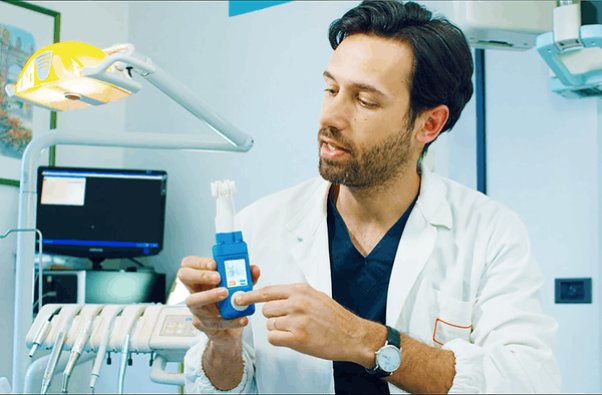 مسواکی که در ۱۰ ثانیه دندان ها را تمیز می کند