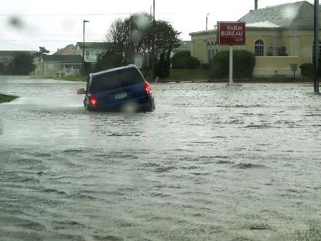 طوفان در آمریکا 15 قربانی گرفت (+عکس)