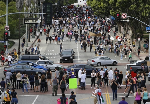 ادامه تظاهرات در آمریکا بر سر انتخاب رئیس جمهور (+عکس)