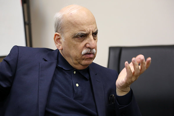 عبده تبریزی: تفاوت اقتصادهای بانک محور و بورس محور/نقش نظام بانکی در رونق تولید