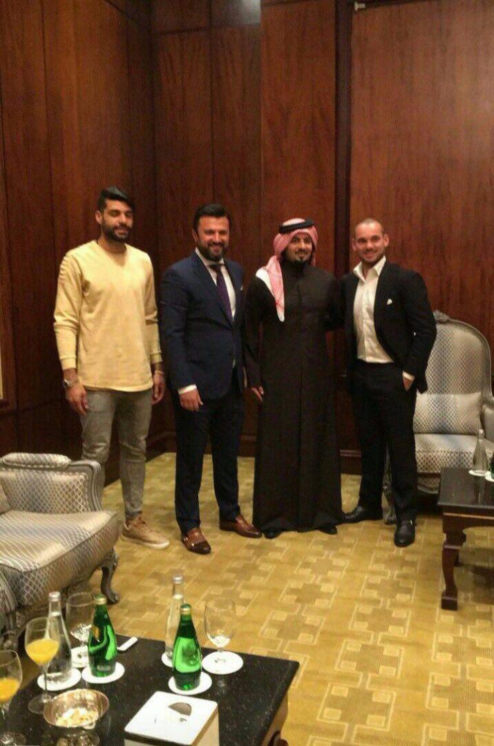 مهدی طارمی در کنار بازیکن سابق رئال مادرید (عکس)