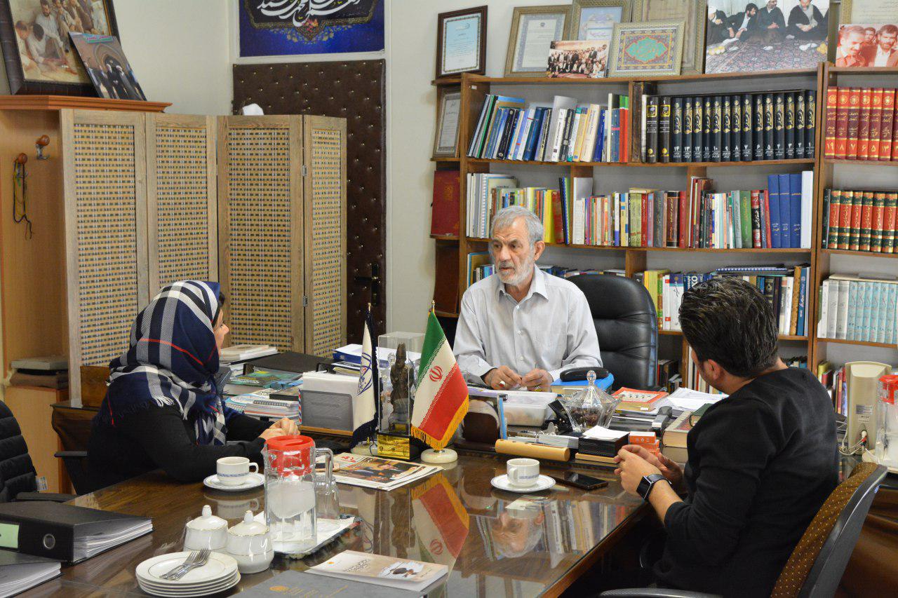 حسن غفوری فرد: استادیوم رفتن زنان لزومی ندارد/ احمدی نژاد ظرفیت رییس جمهور شدن را نداشت/ احمدی نژاد گفت در دانشگاه بین المللی قزوین برای دیگر کشورها رییس جمهور تربیت کنیم/ رای دادن به موسوی برایم گران تمام شد/ &laquo;رئیس جمهور کومور&raquo; تربیت شده جامعه المصطفی است