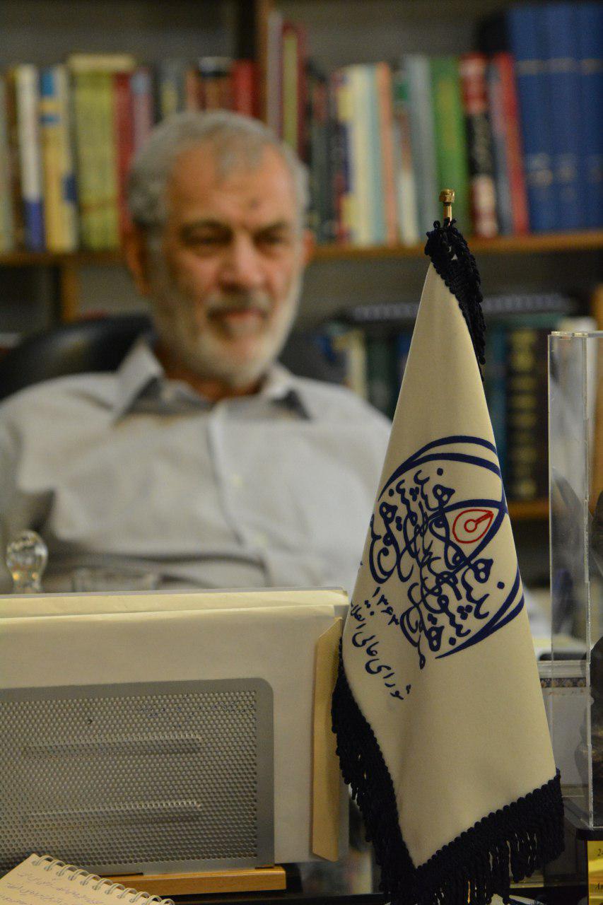 حسن غفوری فرد: استادیوم رفتن زنان لزومی ندارد/ احمدی نژاد ظرفیت رییس جمهور شدن را نداشت/ احمدی نژاد گفت در دانشگاه بین المللی قزوین برای دیگر کشورها رییس جمهور تربیت کنیم/ رای دادن به موسوی برایم گران تمام شد/ &laquo;رئیس جمهور کومور&raquo; تربیت شده جامعه المصطفی است