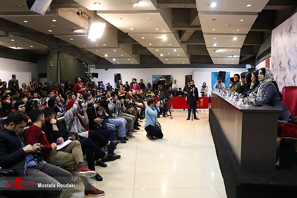 فیلمها و حاشیههای روز هشتم جشنواره فجر در سینمای رسانه (+عکس) فیلمها و حاشیههای روز هشتم جشنواره فجر در سینمای رسانه (+عکس)