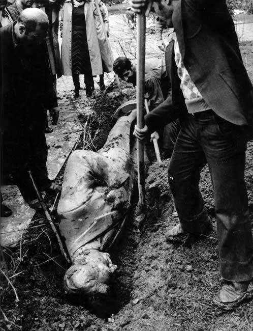 انقلابیون از سرنگونی سریع نظام پادشاهی غافلگیر شدندمعاون سازمان برنامه وقوع انقلاب را پیش بینی کرده بود/از تمایلات جاه طلبانه تا دو قطبی شدید فرهنگی انقلابیون از سرنگونی سریع نظام پادشاهی غافلگیر شدندمعاون سازمان برنامه وقوع انقلاب را پیش بینی کرده بود/از تمایلات جاه طلبانه تا دو قطبی شدید فرهنگی