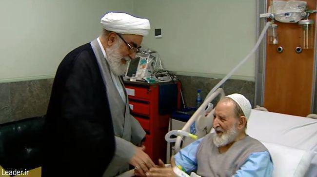 عیادت نماینده رهبری از آیت الله یزدی (عکس)