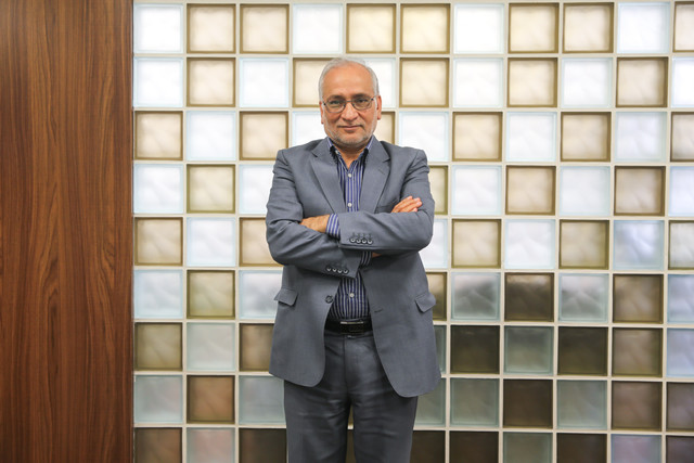 حسین مرعشی: اصول‌گرایان دوست دارند انتخابات به دور دوم برود/ میرسلیم اصول‌گرا تر از دیگران است/ هیچ رای اصولگرایی به سمت اقای روحانی نخواهد رفت/ برخی مدیران روحانی از مردم فاصله گرفتند/ جای هاشمی برای بسیج مردم خالی است