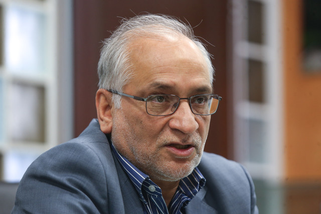 حسین مرعشی: اصول‌گرایان دوست دارند انتخابات به دور دوم برود/ میرسلیم اصول‌گرا تر از دیگران است/ هیچ رای اصولگرایی به سمت اقای روحانی نخواهد رفت/ برخی مدیران روحانی از مردم فاصله گرفتند/ جای هاشمی برای بسیج مردم خالی است