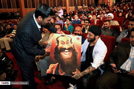 تقدیر رسایی از تتلو (عکس)