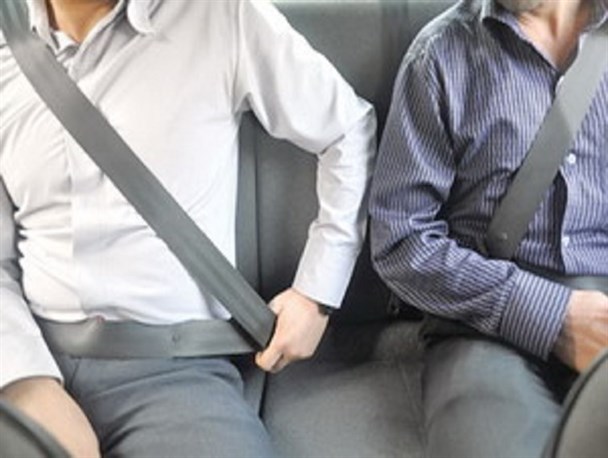 فرمانده پلیس راه :بستن کمربند ایمنی برای سرنشینان عقب خودروها در جاده الزامی است