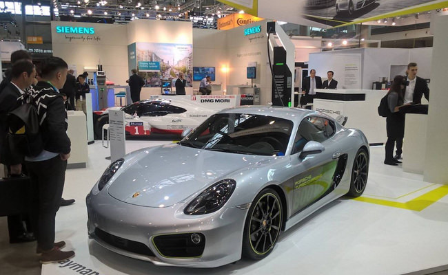 رونمایی از کایمن e-volution، اولین پورشه تمام&zwnj;برقی (+عکس)