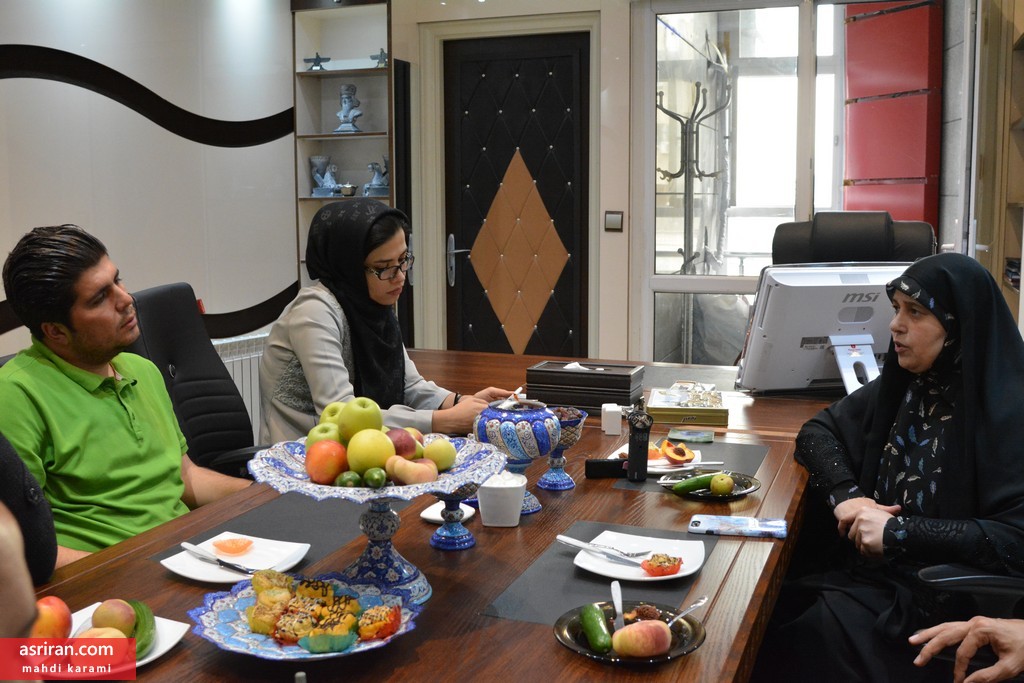 پروانه سلحشوری نماینده مردم تهران: کسانی که برای رای آوری روحانی تلاش کردند نقش تعیین کننده&zwnj;ای در دولت ندارند/ نشد و نمی&zwnj;گذارند واژه مناسب برای رییس جمهور نیست / دلیل انتخاب نشدن نهاوندیان نظر منفی نمایندگان بود/ روحانی بگوید کجای کار دستش نیست/ فکر نمی&zwnj;کنم لاریجانی نقشی در تغییر نظام ریاستی به پارلمانی داشته باشد/ در کنار زبان فارسی باید زبان مادری تدریس شود