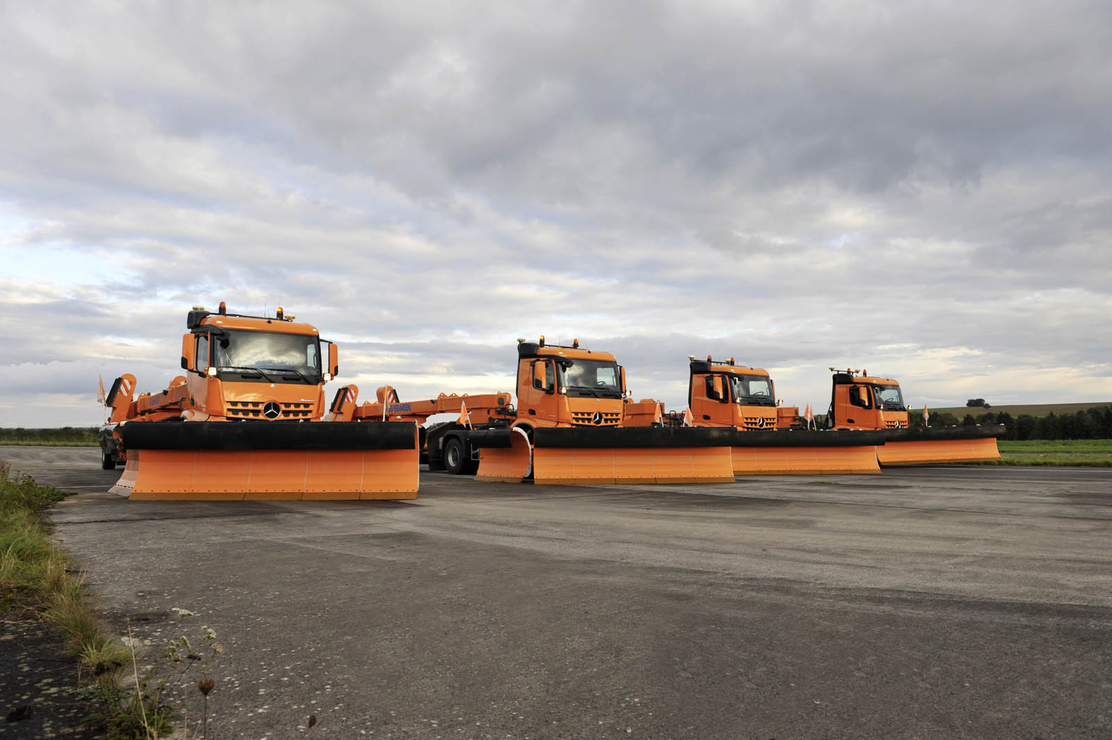 برف&zwnj;روب&zwnj;های خودران بنز در فرودگاه فرانکفورت