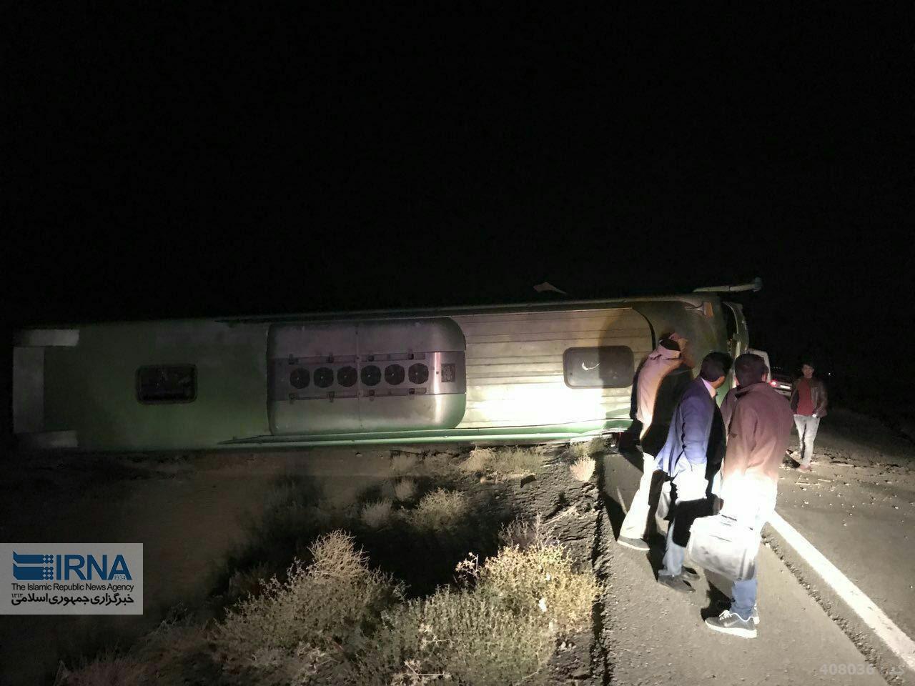 واژگونی اتوبوس در خراسان و مصدومیت 15 نفر (+عکس)