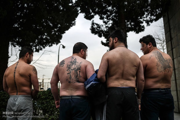 دستگیری قمه کشان در تهران که خودروها را تخریب می کردند (عکس)