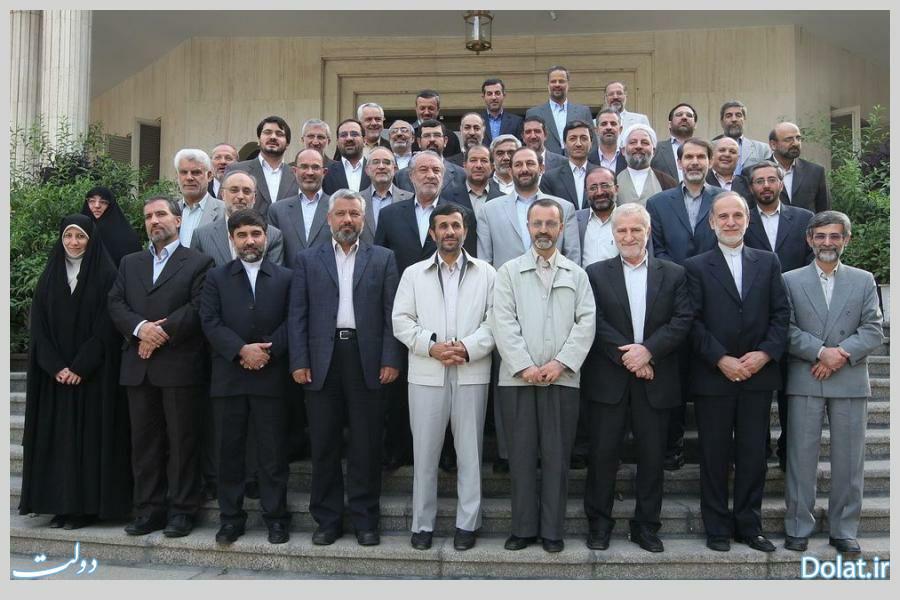 امضا کنندگان نامه به احمدی نژاد، نسبت به دولت روحانی بی مروتی کرده اند/مقامات دولت احمدی نژاد به انتخابات آینده چشم دارند/تحلیل رفتار متناقض امضا کنندگان نامه سرگشاده