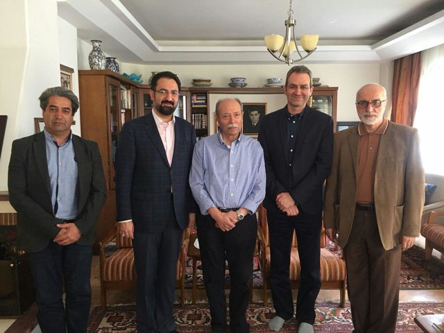 دیدار نوروزی معاون هنری وزارت ارشاد با علی نصیریان (+عکس) دیدار نوروزی معاون هنری وزارت ارشاد با علی نصیریان (+عکس)