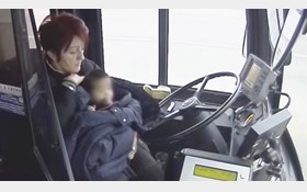 اقدام انسان دوستانه راننده زن اتوبوس (+عکس)