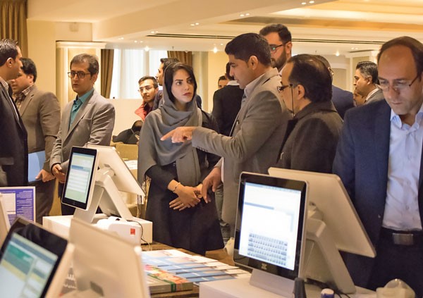 مراسم رونمایی از نسخه های جدید نرم افزار حسابداری و فروشگاهی دشت همکاران سیستم