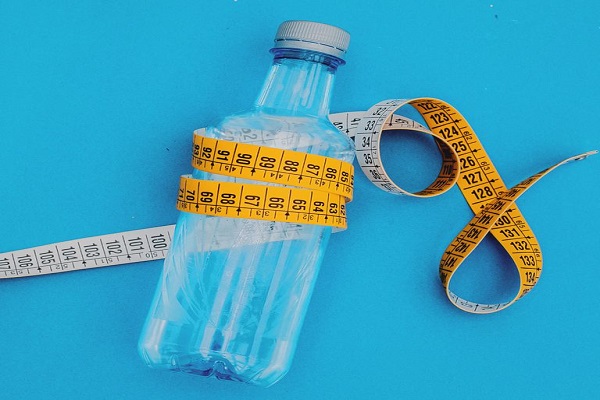 روش&zwnj;هایی ساده برای کاهش سریع وزن آبی