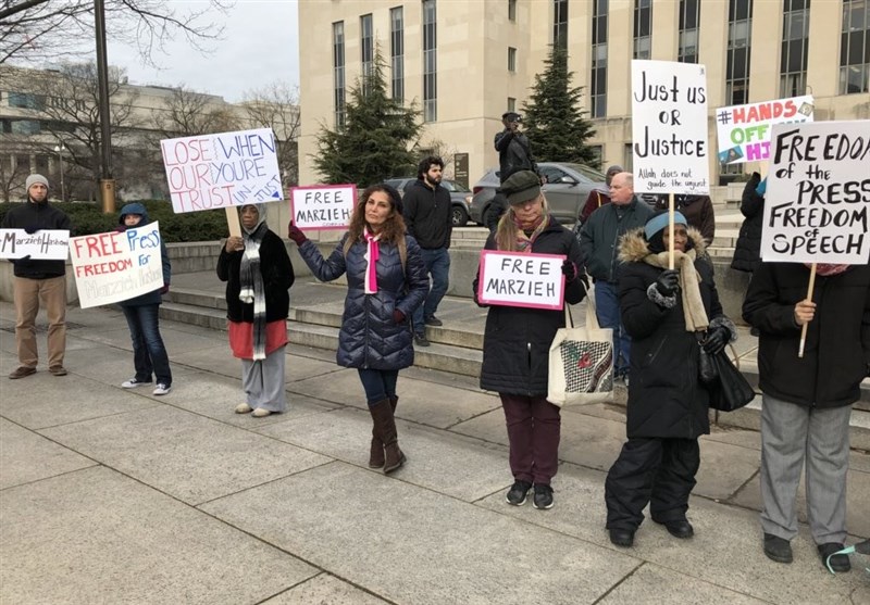 اعتراض گروهی از آمریکایی&zwnj;ها به بازداشت مرضیه هاشمی (+عکس)
