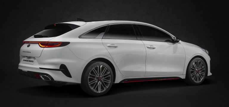 مقایسه پروسید کیا و شوتینگ&zwnj;بریک CLA بنز