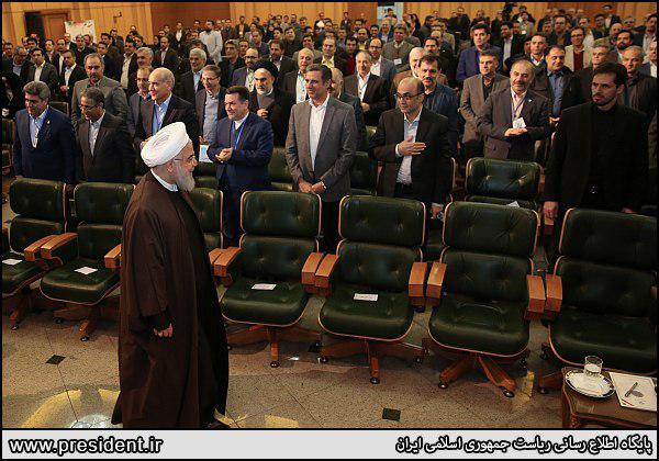 روحانی: رهبری چند بار به من گفتند که با لوایج چهارگانه مخالفتی ندارند/ پس چه کسی مخالف است؟/ نمی&zwnj;شود کشور را دست  10-20 نفر بدهند!