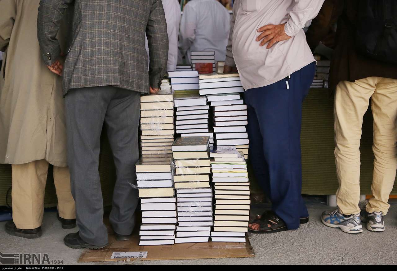 با الگوی پیام رسان داخلی، صدور مجوز کتاب و مطبوعات لغو شود