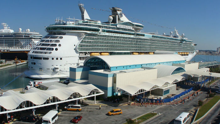 10 کشتی تفریحی غول پیکر مناسب برای مسافرت (+عکس) 10 کشتی تفریحی غول پیکر مناسب برای مسافرت (+عکس)