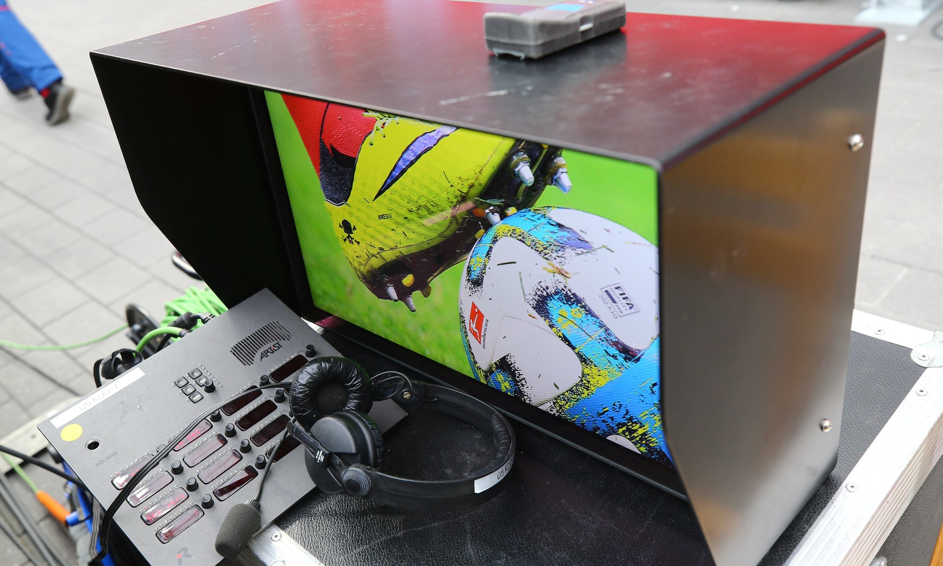 کمک داور ویدیویی در فوتبال؛ آری یا نه؟!