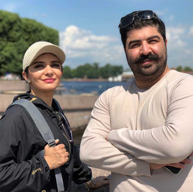 لیندا کیانی به همراه بهنا&zwnj;م &zwnj;با&zwnj;نی در ر&zwnj;و&zwnj;سیه (عکس)