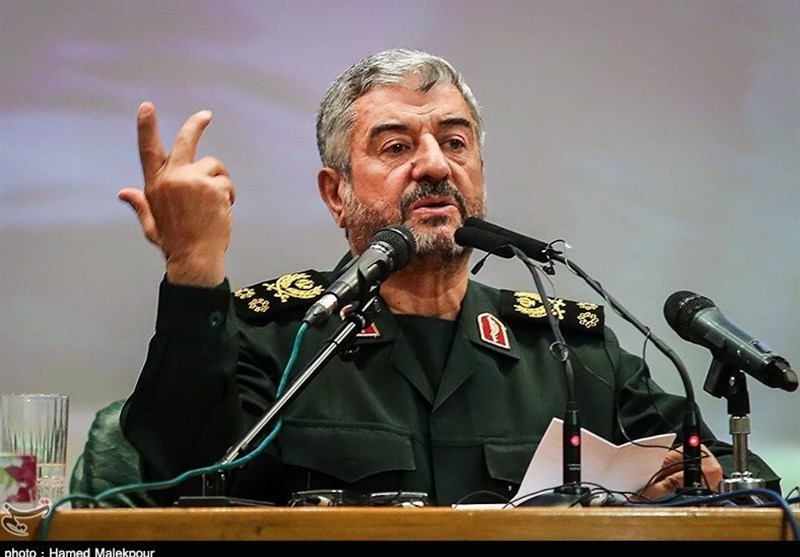 فرمانده سپاه: تعداد قابل توجهی از نویسندگان نامه مذاکره با ترامپ، مامور بودند؛ نمی&zwnj;دانیم به این&zwnj;ها دیوانه بگوییم یا چیز دیگر / رهبر کره شمالی، انقلابی بود، اما انقلاب کمونیستی نه اسلامی؛ آخر سر هم سازش کرد؛ ما دستور سازش نداریم / توان افزایش برد موشک&zwnj;ها را داریم، ولی فعلا سیاست&zwnj;مان نیست 