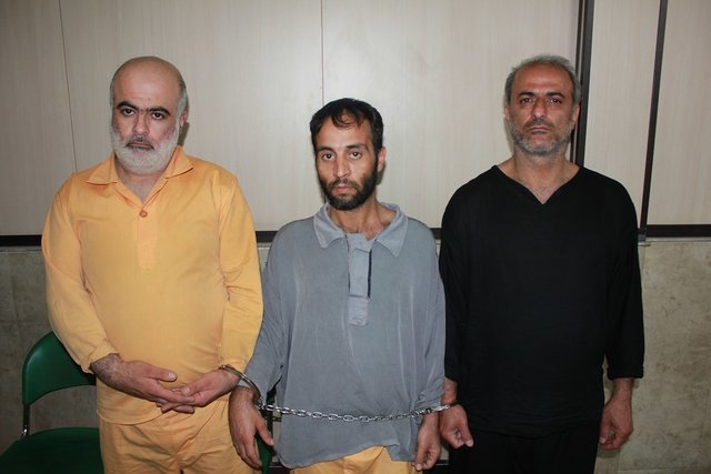 اخاذی با جعل عنوان 