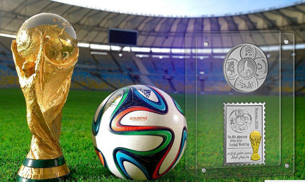 رونمایی از سکه&zwnj;های یادبود جام جهانی 2018 و ضرب اولین تمبرینه طلا و نقره در دنیا (+عکس)