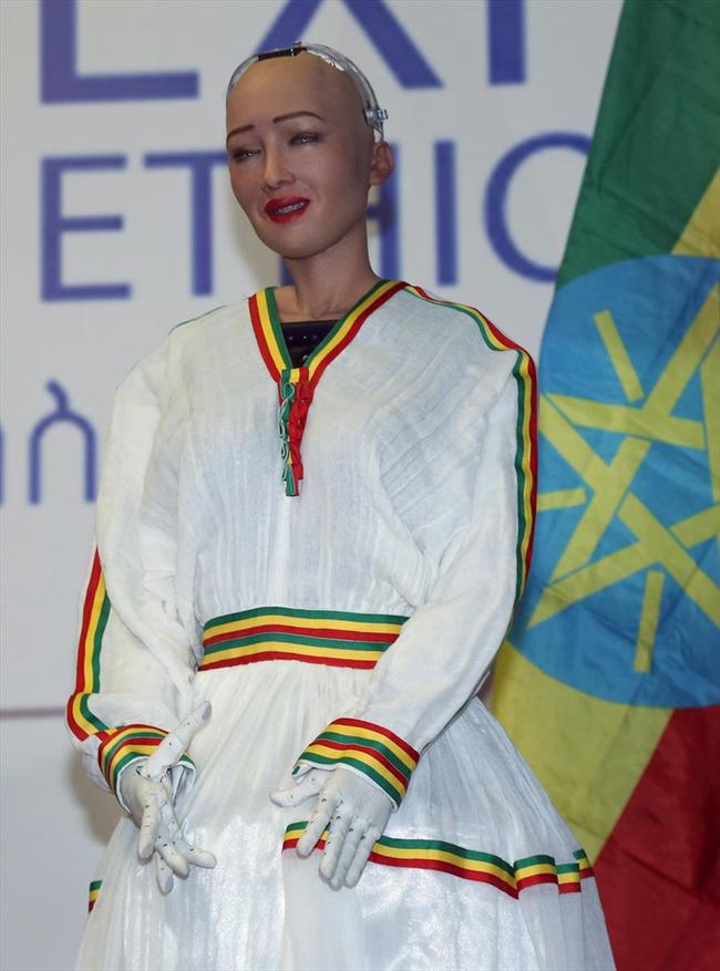 گُم شدن قطعات بدن نخستین روبات انسان&zwnj;نمای دنیا (+عکس)