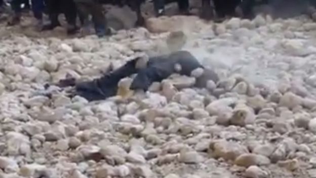 داعش یک مرد را در شمال افغانستان 'سنگسار کرد' (+عکس)