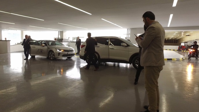 کدام عقل سلیمی خودروهای سال 95 را احتکار می&zwnj;کند؟ / ناوگان تاکسی&zwnj;های اختصاصی مجموعه را محموله آقازاده&zwnj;ها معرفی کردند