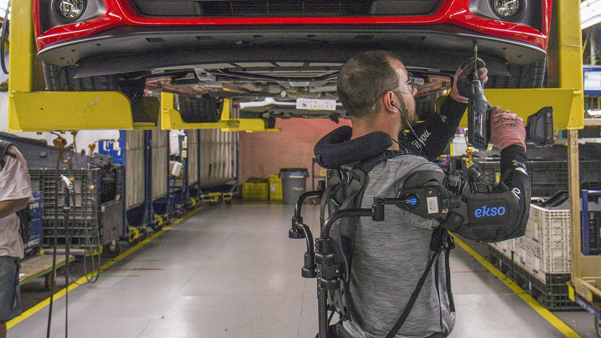 مردان نیمه آهنی در کارخانه فورد