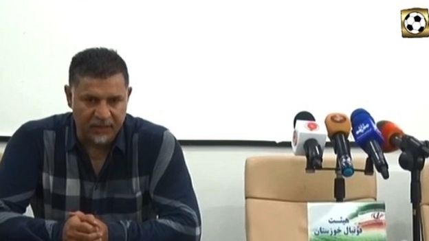 حرکت عجیب علی دایی در کنفرانس خبری (+عکس)