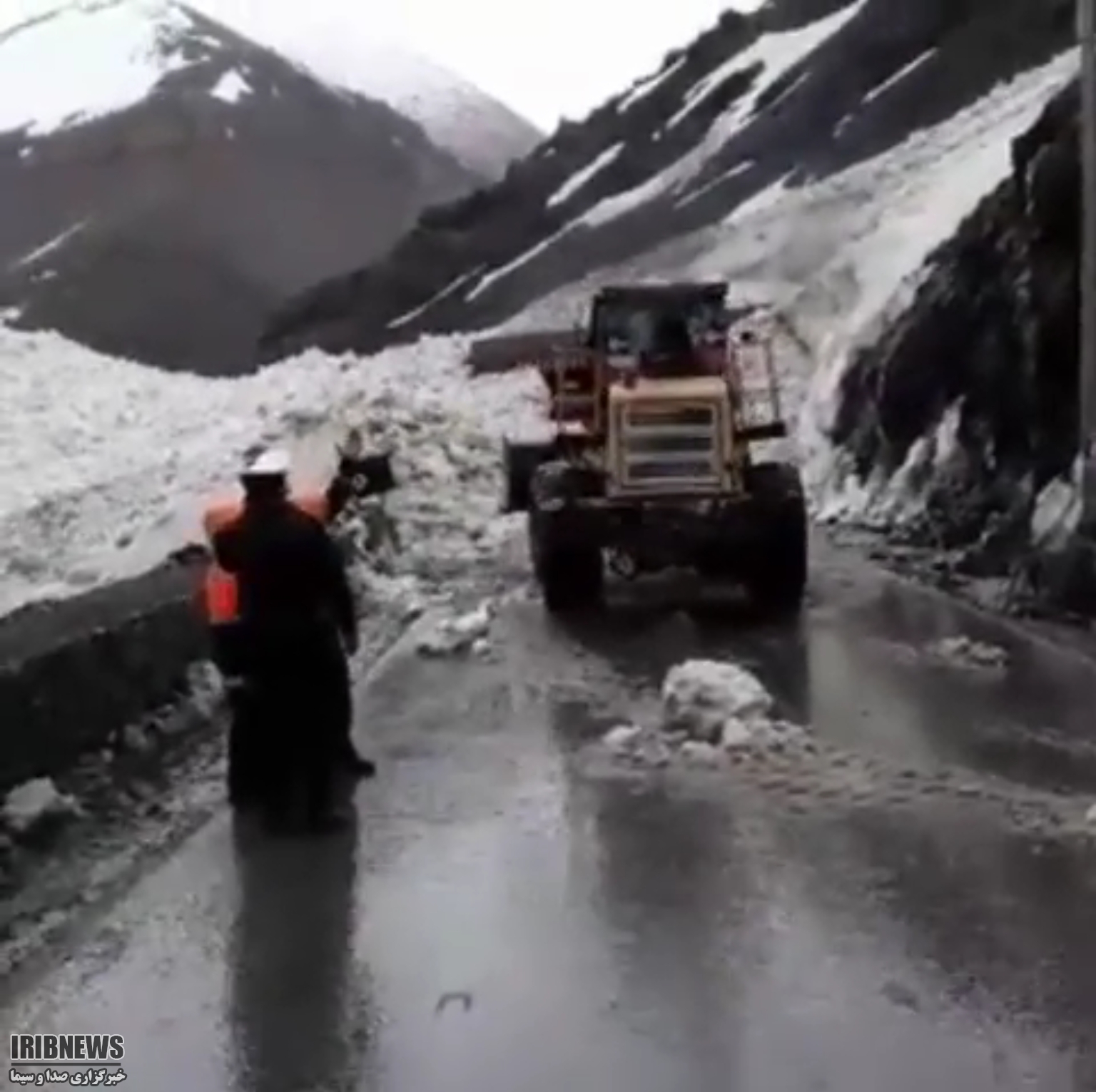 سقوط بهمن در مسیر دیزین