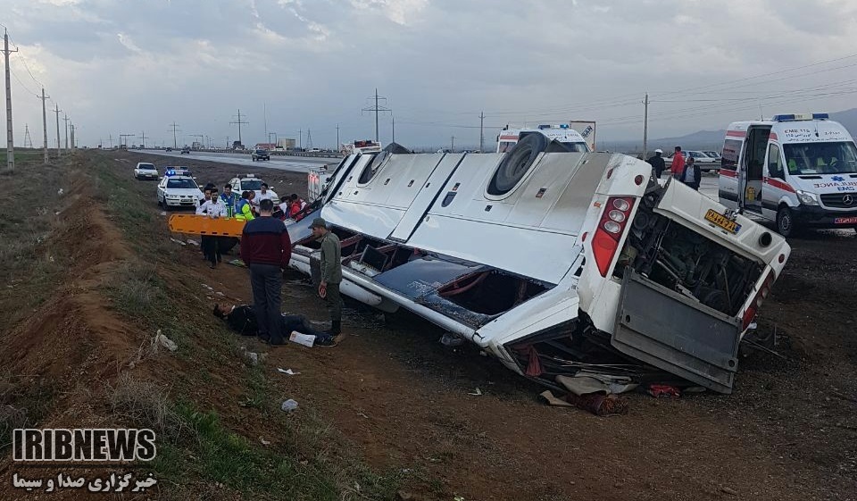 24 مصدوم براثر واژگونی اتوبوس در زنجان