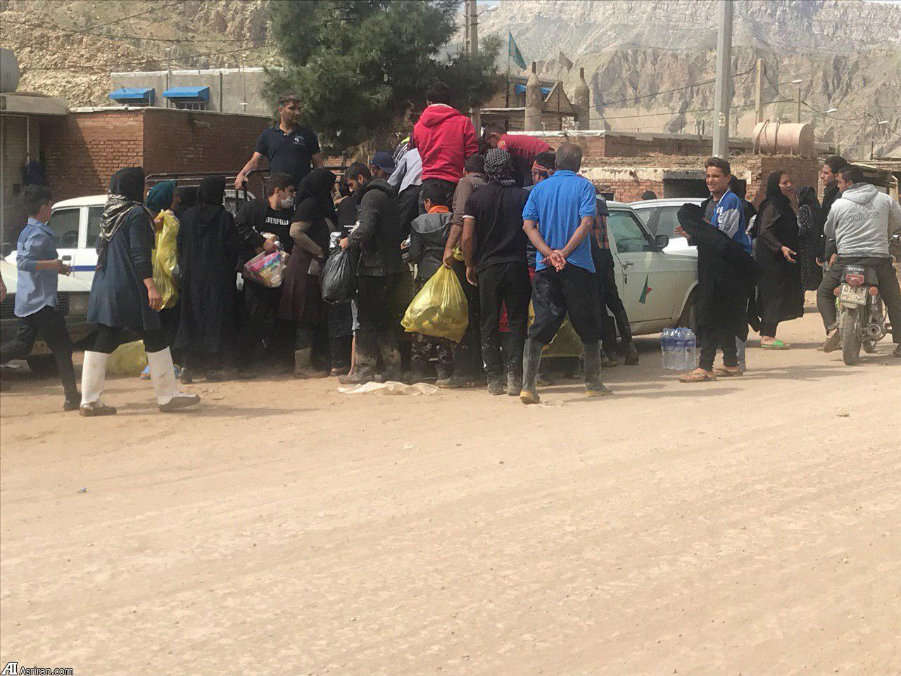 اهالی ده هنوز هم دل نکنده&zwnj;اند از &laquo;بابازید&raquo; سیل زده!