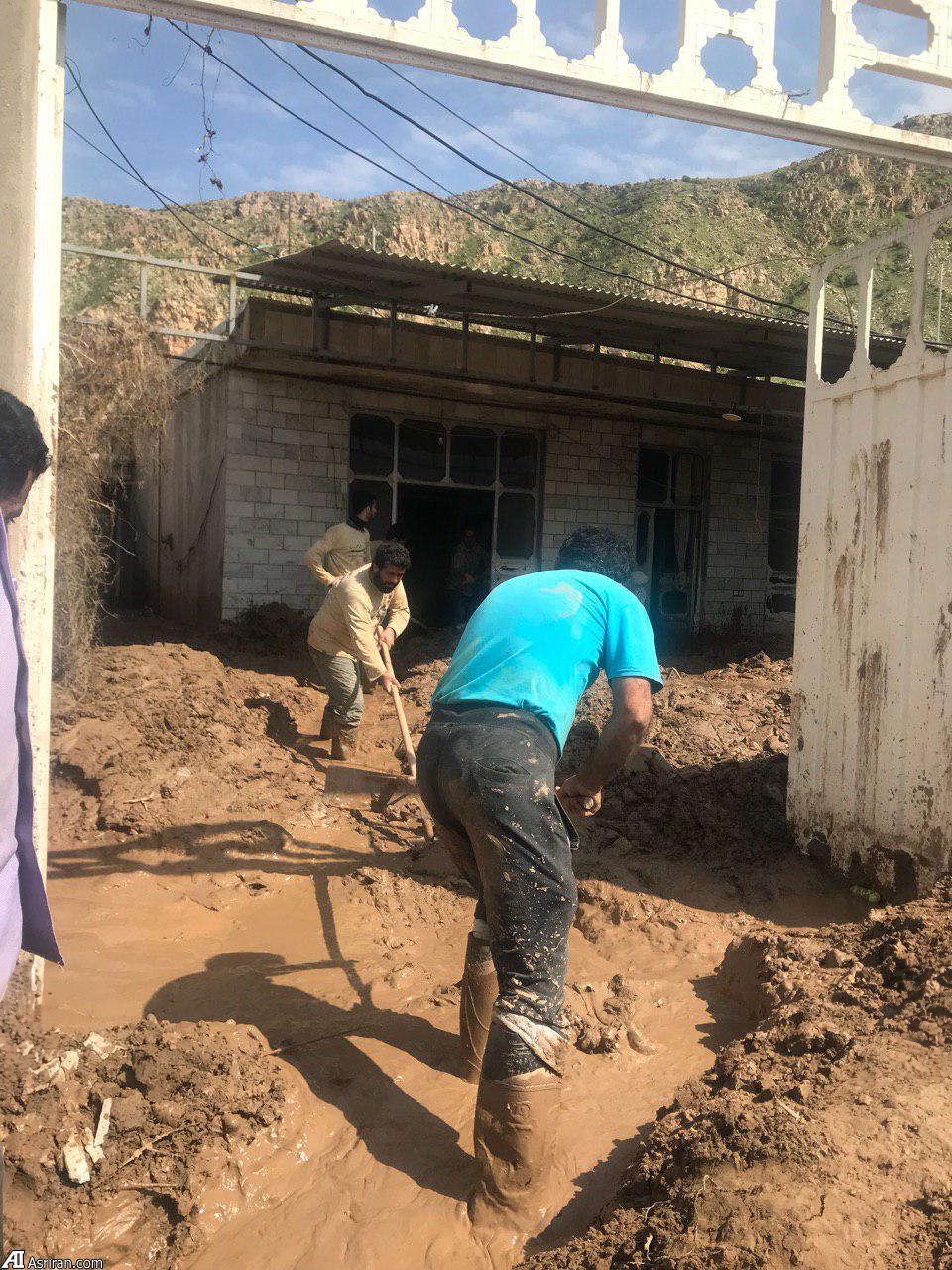 اهالی ده هنوز هم دل نکنده&zwnj;اند از &laquo;بابازید&raquo; سیل زده!