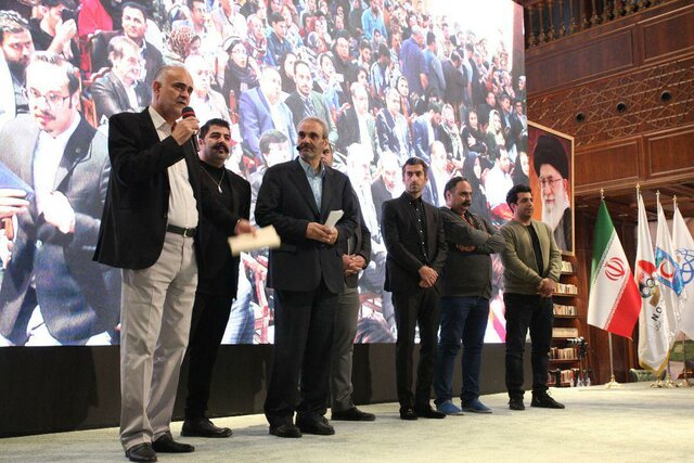 تختی دوباره به کمک مردم امد