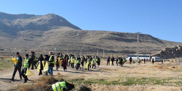 جمع&zwnj;آوری زباله&zwnj;های تجزیه&zwnj;ناپذیر از دریاچه مهارلو