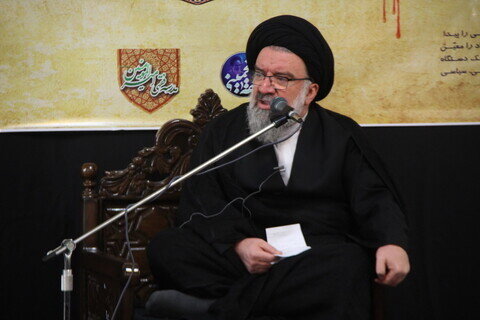 احمد خاتمی: تنها راه&zwnj;حل این است که تا آخرین نفر از آمریکائی&zwnj;ها را از عراق بیرون کنند