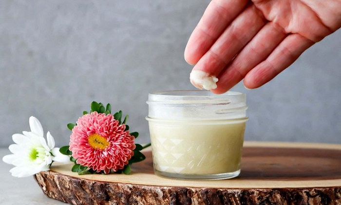 بهبود ترک&zwnj;های پوست با یک کرم دست&zwnj;ساز