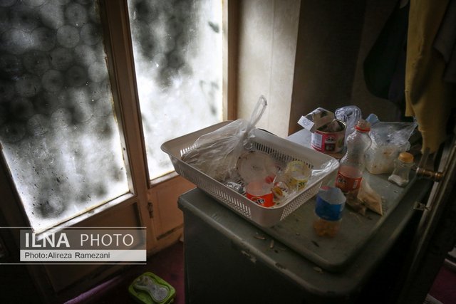 زندگی کارگر، دانشجو و معلمِ بازنشسته با معتاد و سارق زیر یک سقف/&laquo;فقر و بی&zwnj;پولی&raquo; نقطه اشتراک ساکنان خانه&zwnj;های مجردی