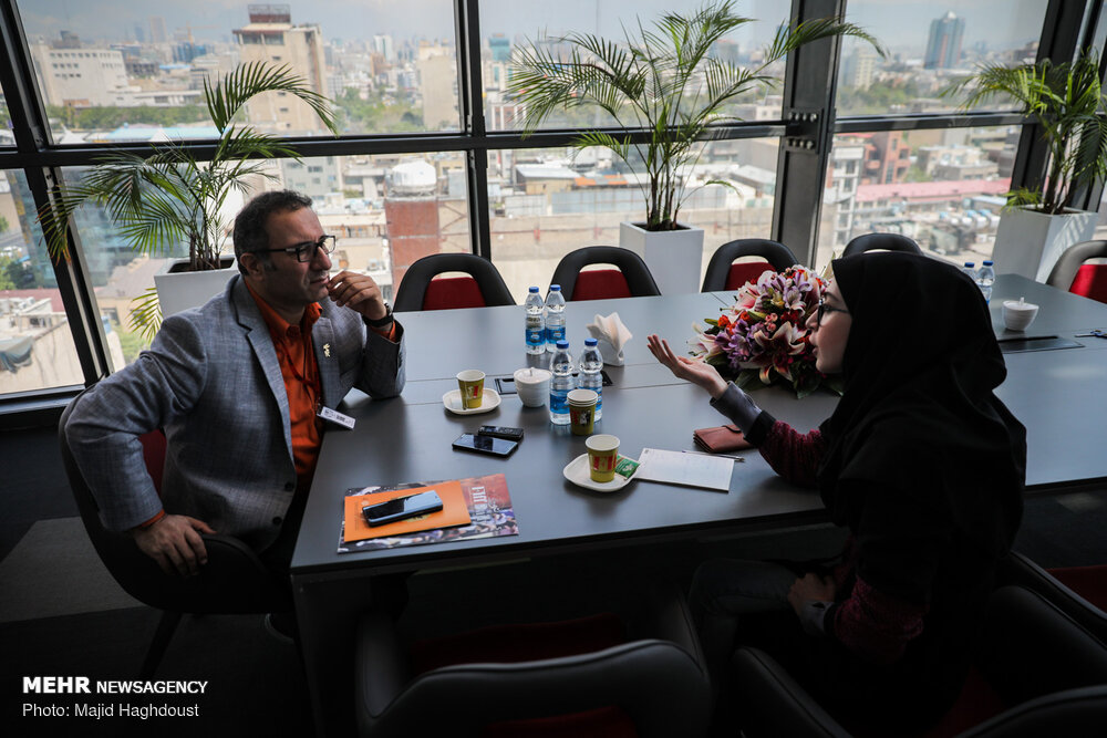 آقا میرکریمی خودتان را گول می&zwnj;زنید یا مردم را؟